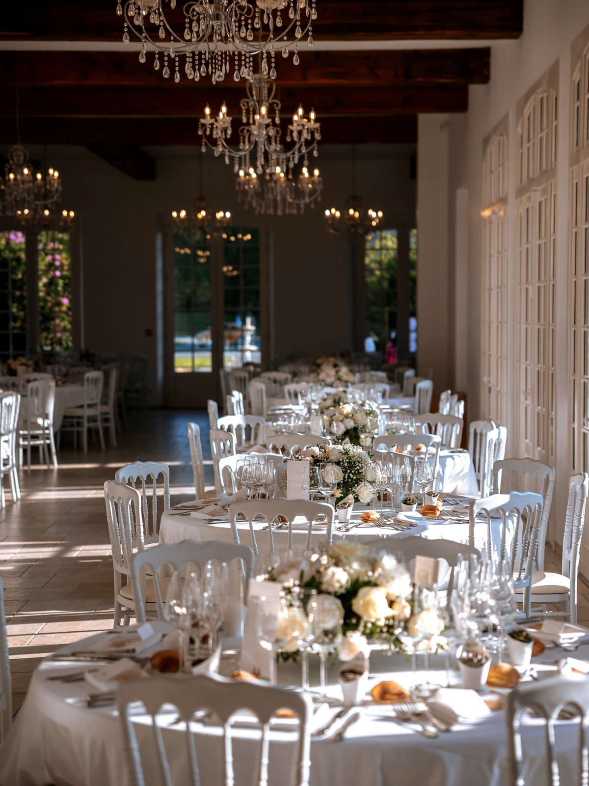 Salle de réception, lustres