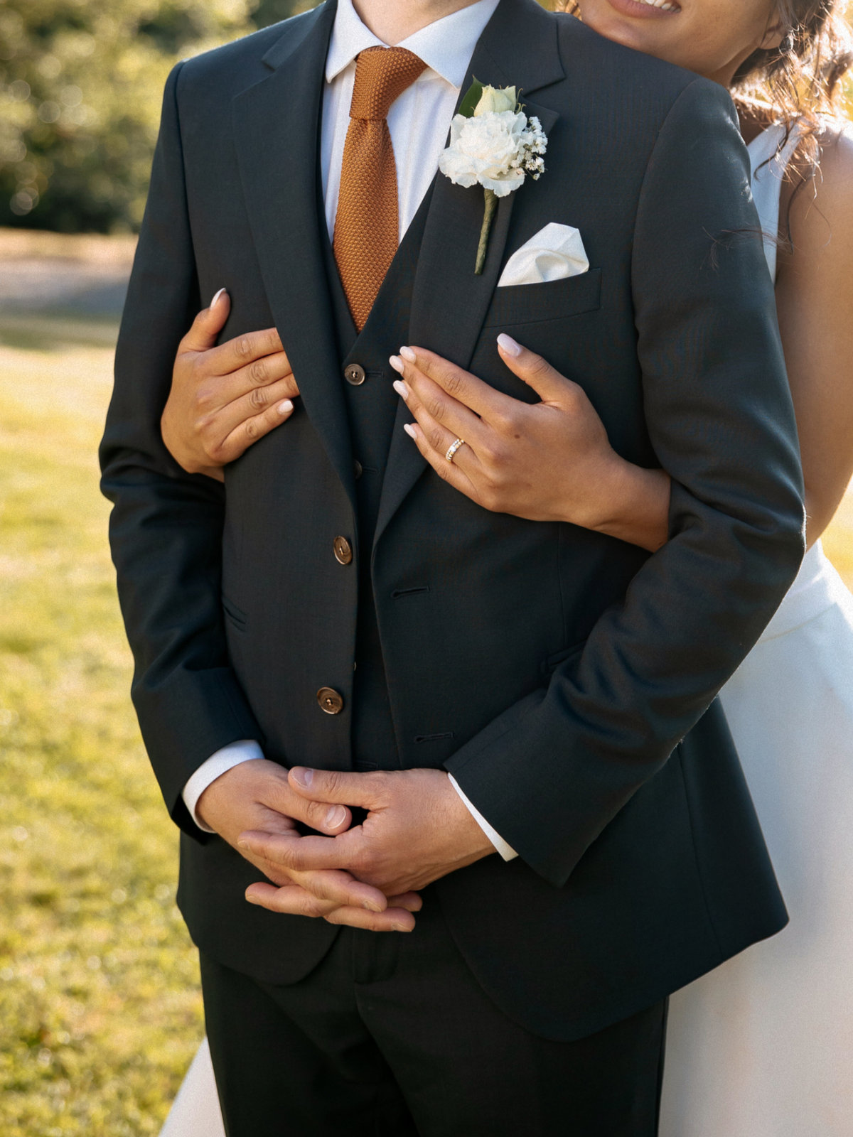 Couple, costume sombre